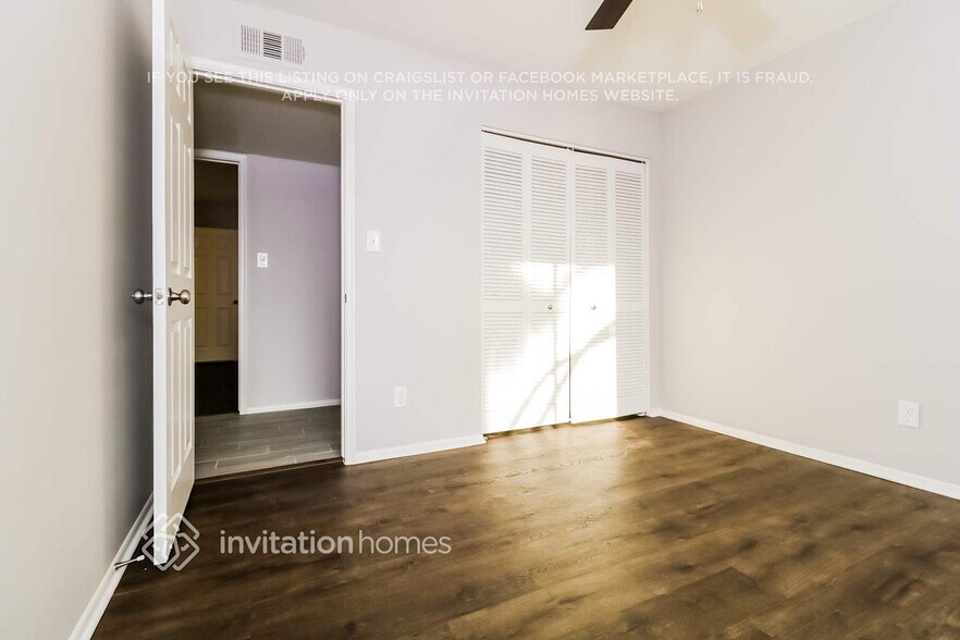 Building Photo - 9417 N 39th Dr