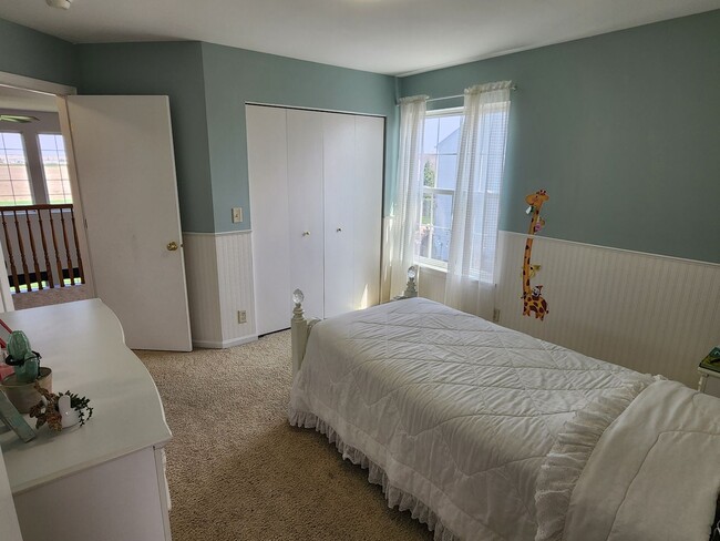 Building Photo - Kenosha 4 bedroom home