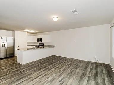 Building Photo - 301 Parkland Wy