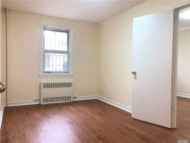 Building Photo - 61-43-61157 157th St