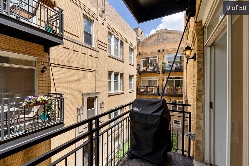 Building Photo - 2555 N Clark St