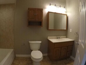 Building Photo - 2 Bedroom Single Family Mt Washington!