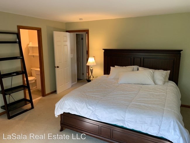 Building Photo - 596 Mountain Rd