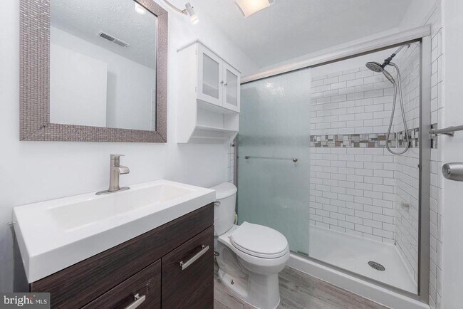 Building Photo - 2307 Greenwood Dr