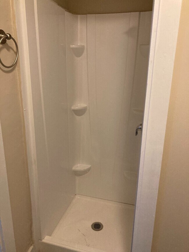 Building Photo - Newly Remodeled Studio Apartment