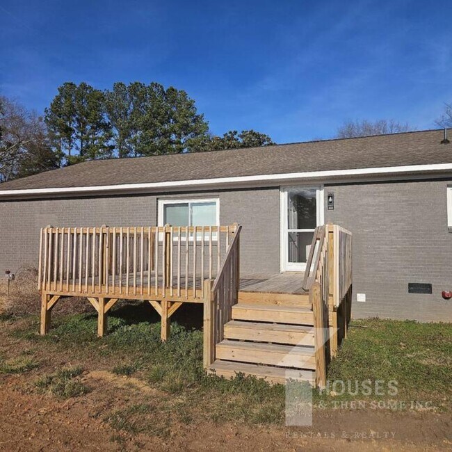 Building Photo - 102 Pierce Cook Rd