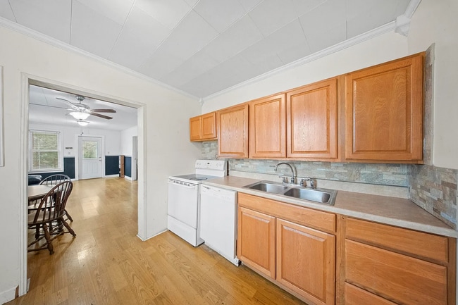 Building Photo - 1816 Pike St