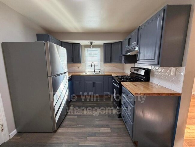 Building Photo - 2408 Caverhill Dr