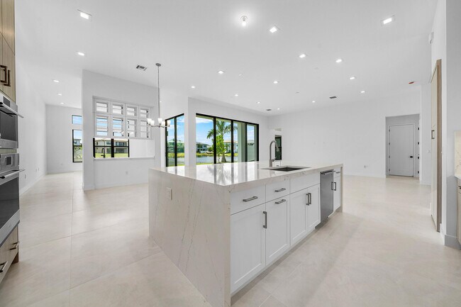 Building Photo - 9516 Riverside Pk Dr