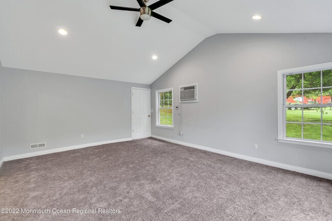 Building Photo - 5 Dugans Ln