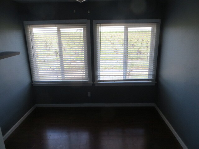 Building Photo - Country Home, 4BR+ Den/2BA, Blt 1960’s - L...