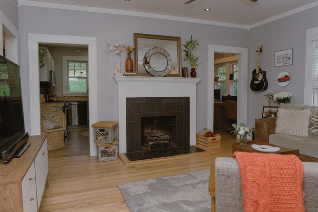 Building Photo - 1707 W 43rd St