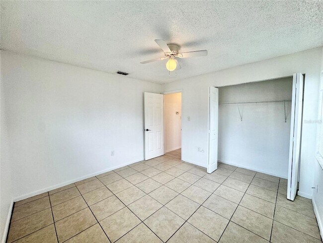 Building Photo - 2559 Elm Ave