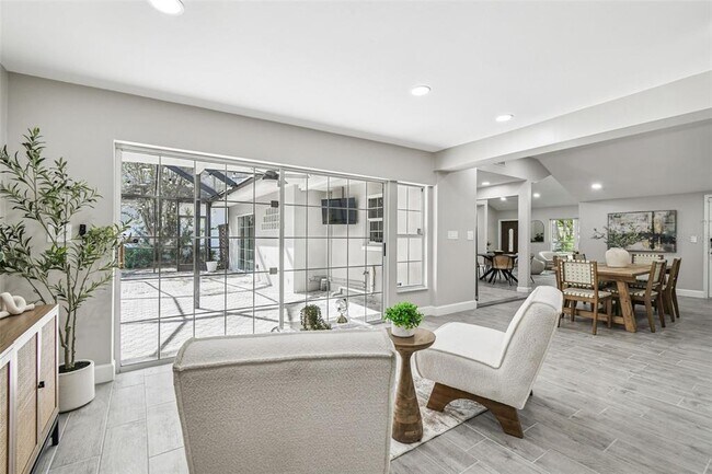 Building Photo - 2 S Treasure Dr