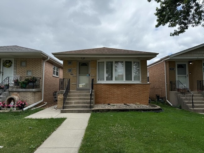 Primary Photo - 7807 S Laramie Ave
