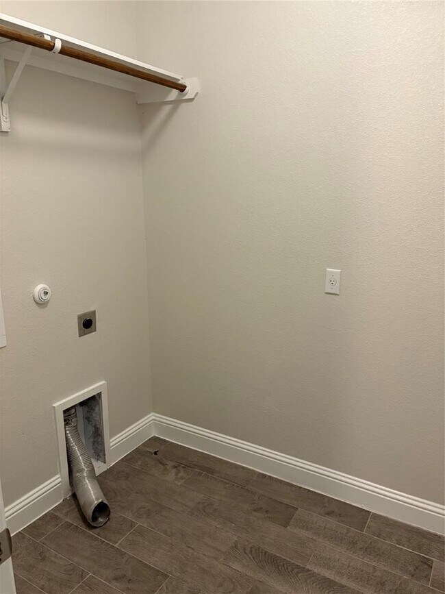 Building Photo - 105 Stone Cyn Dr