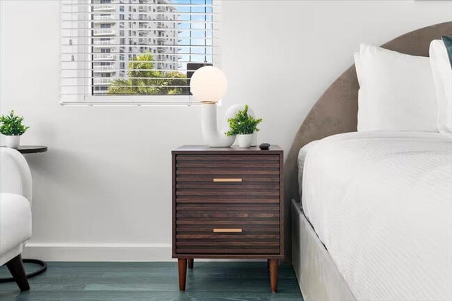 Building Photo - 1701 Alton Rd