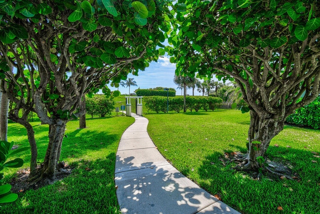 Building Photo - 2074 Mainsail Cir