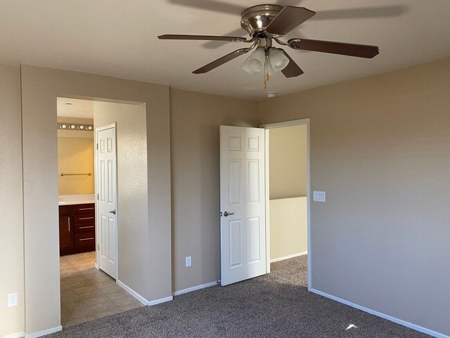 Building Photo - Beautiful 3 bedroom available
