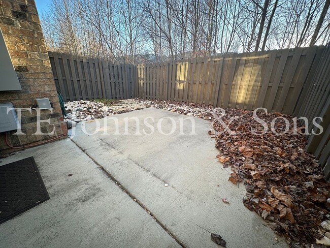 Building Photo - Stunning 3 Bedroom 2.5 Bath in Winston Salem