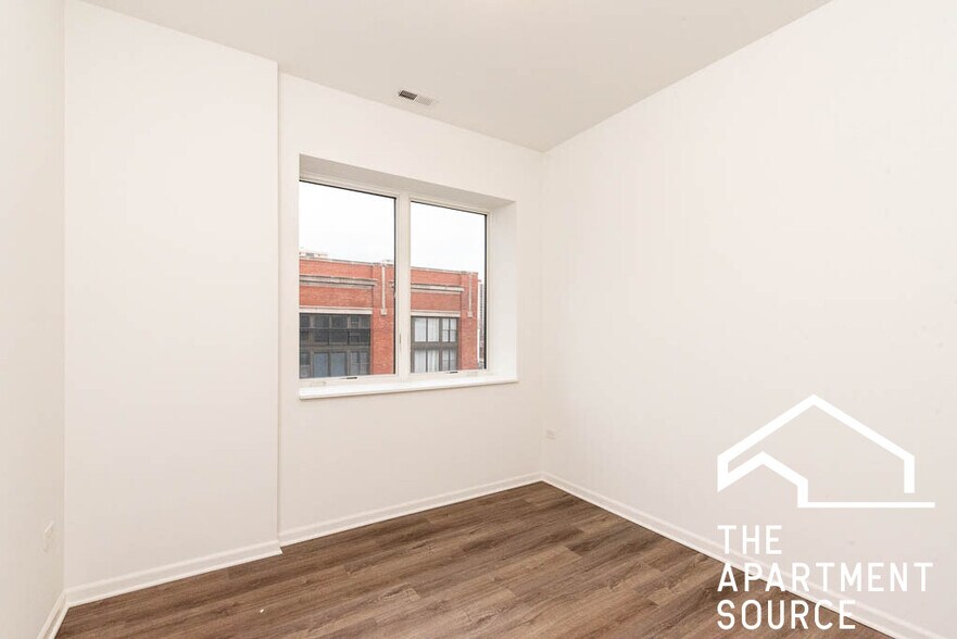 Building Photo - 2550 S Wabash Ave