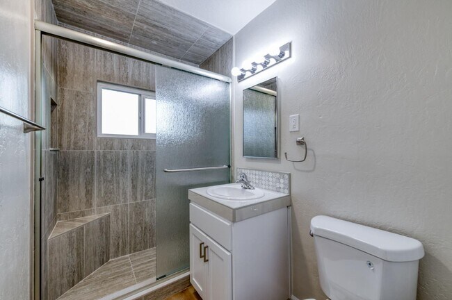 Building Photo - 326 E Dudley Ave