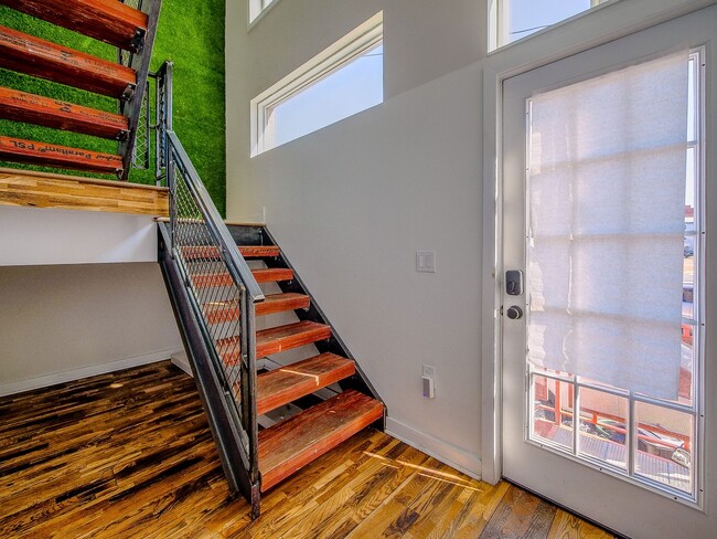 Building Photo - Three Bedroom Modern Olde Kensington Condo with Roofdeck