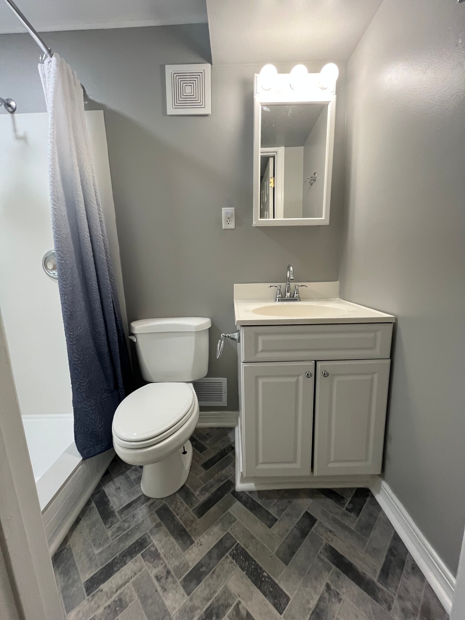 Basement Full Bath - 9415 Riverbrink Ct