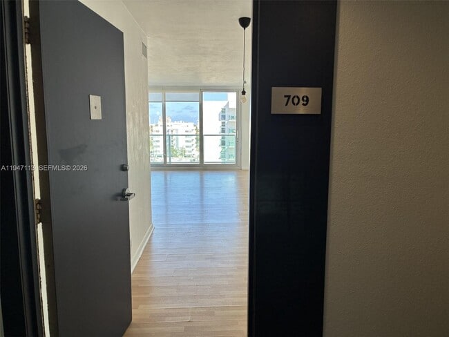 Building Photo - 1000 West Ave