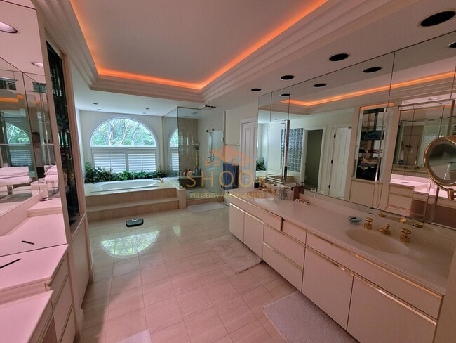 Building Photo - STUNNING LUXURY HOME - EVERYTHING YOU NEED - SHORT-TERM AND FURNISHED OPTIONS AVAILABLE