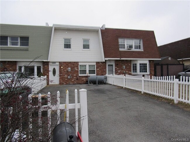 Building Photo - 105 Sarah Ln