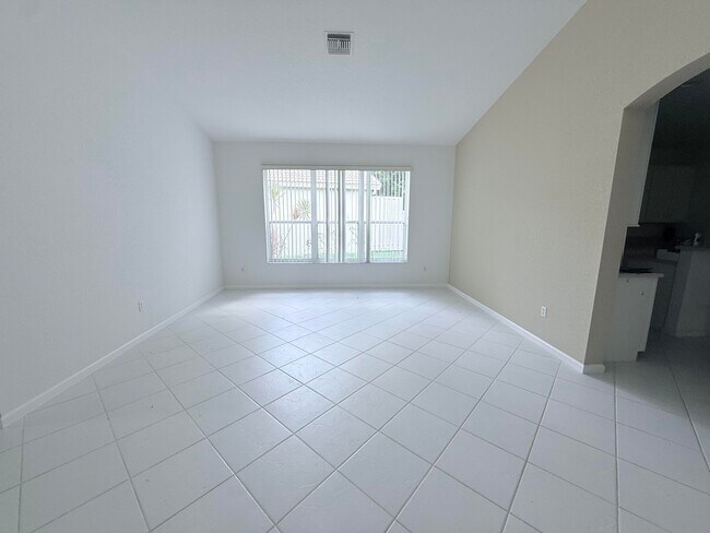 Building Photo - 6677 Southport Dr