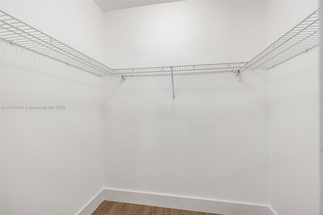 Building Photo - 2033 Dewey St