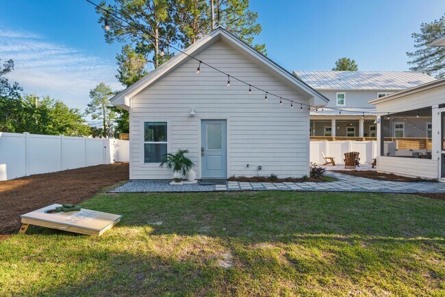 Building Photo - 70 Trae Ln