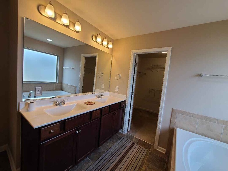 Building Photo - Room in House on Snowy Egret Ct