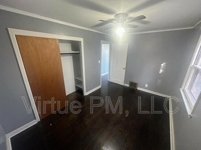 Building Photo - 1104 5th St