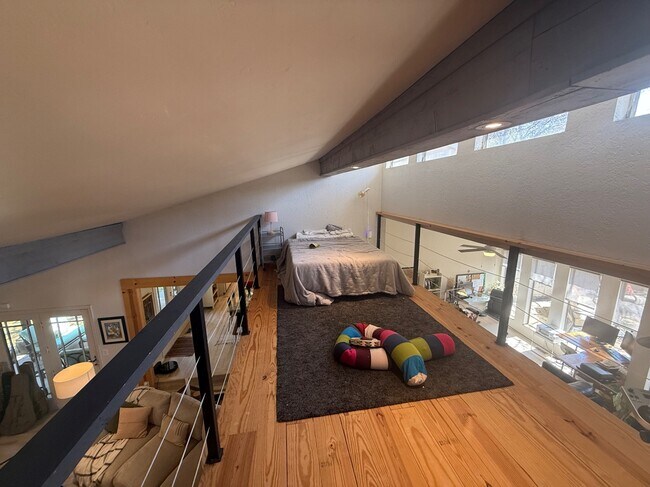 Building Photo - 1925 Bunting Ct