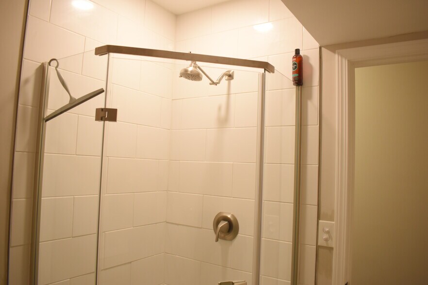 Building Photo - 2720 Oleander Dr