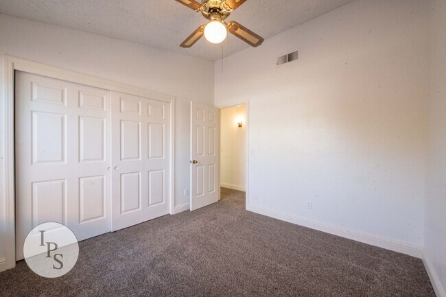 Building Photo - North Fresno Home in CUSD, 3BR/2BA, Beautiful Updates - Lots of Amenities!