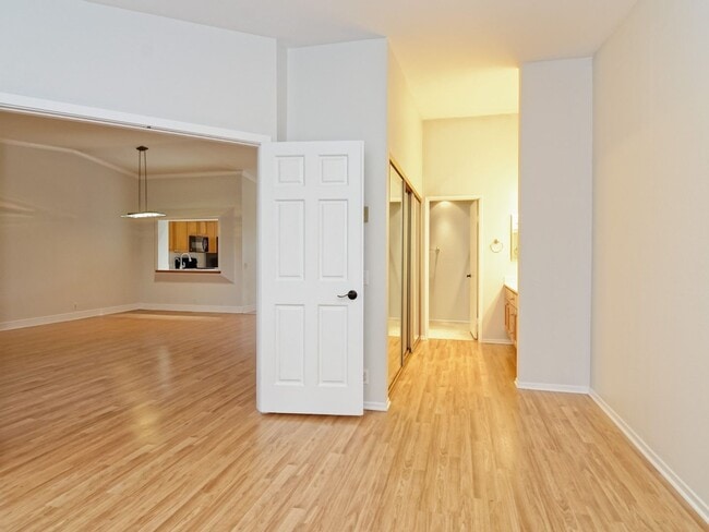 Building Photo - Water, Sewer, Trash Included! Fireplace, Washer, Dryer, 2 Assigned Parking, Garage, Open Floor Pl...