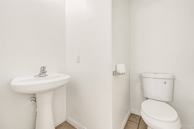 Building Photo - 8843 Leclaire Meadow Dr