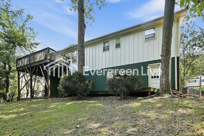 Building Photo - 1412 Highland Dr