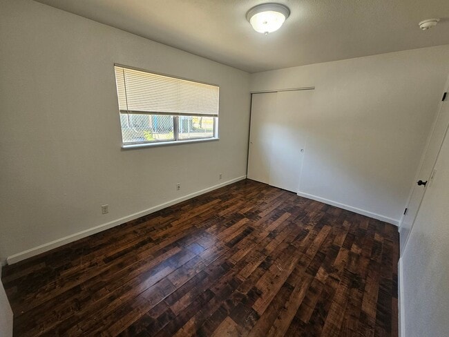 Building Photo - 2 Bedroom 1 Bathroom Home for Rent in Corning!