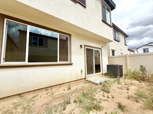 Building Photo - Iris Park Gem | 4 Bedrooms, Loft, and Modern Upgrades Throughout