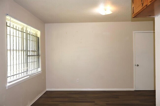 Building Photo - 6415 Heath St