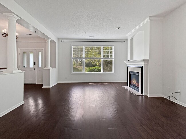 Building Photo - 8449 Forestview Ln N