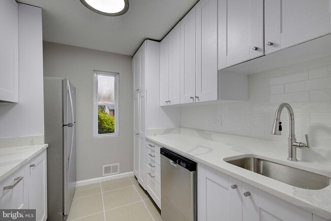 Building Photo - 178 Daimler Dr