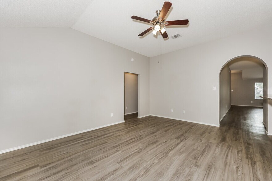 Building Photo - 706 Langford Dr