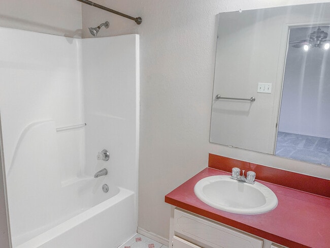 Building Photo - 6112 7th Dr