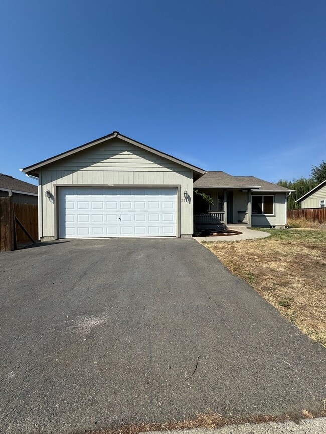 Building Photo - Modern 3BR/2BA Rental with Large Kitchen &...